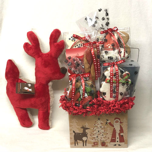 https://pamperedpawgifts.com/ppgwp/wp-content/uploads/2019/10/Woodland-Reindeer-Luxury-christmas-dog-gift-basket.jpg