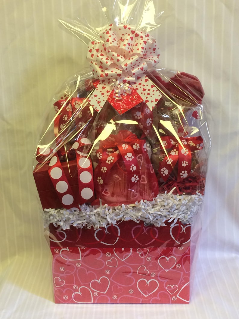 Bow WOW! Valentine's Day Dog Luxury Gift Basket » Pampered
