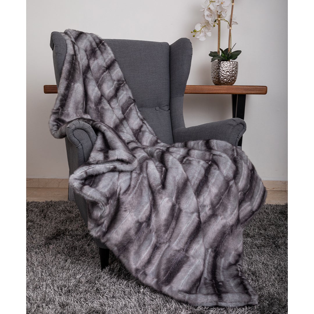 Hello Doggie Luxury Faux Fur Throw Platinum » Pampered Paw Gifts